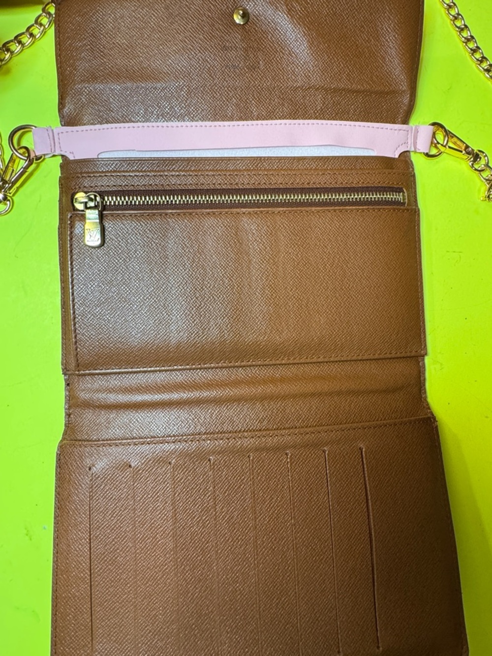 Wallet interior support this is a strap for your long wallet 3 pocket 1 chain - Picture 7 of 9